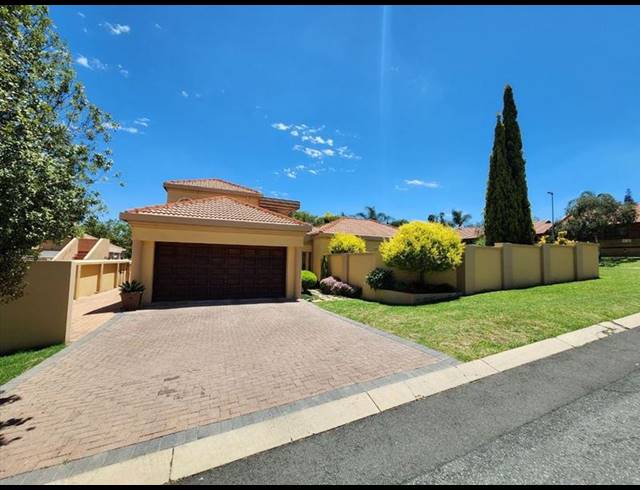 4 BEDROOM HOUSE FOR SALE IN VAN RIEBEECK PARK